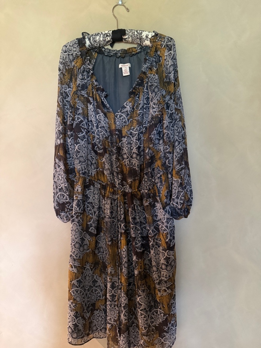 Sundance Black and Gold Patterned Long Sleeve Dress 100% silk size S